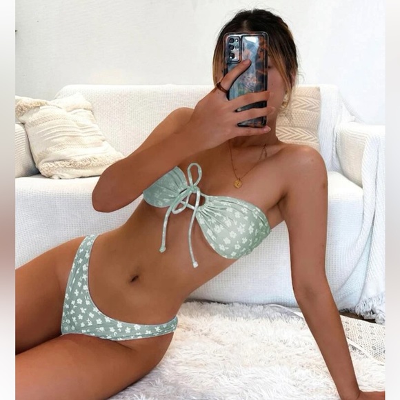 LIGHT GREEN BIKINI SIZE SMALL - Picture 3 of 3